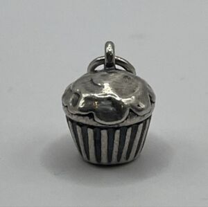 James Avery Retired Cupcake Charm Loop Cut